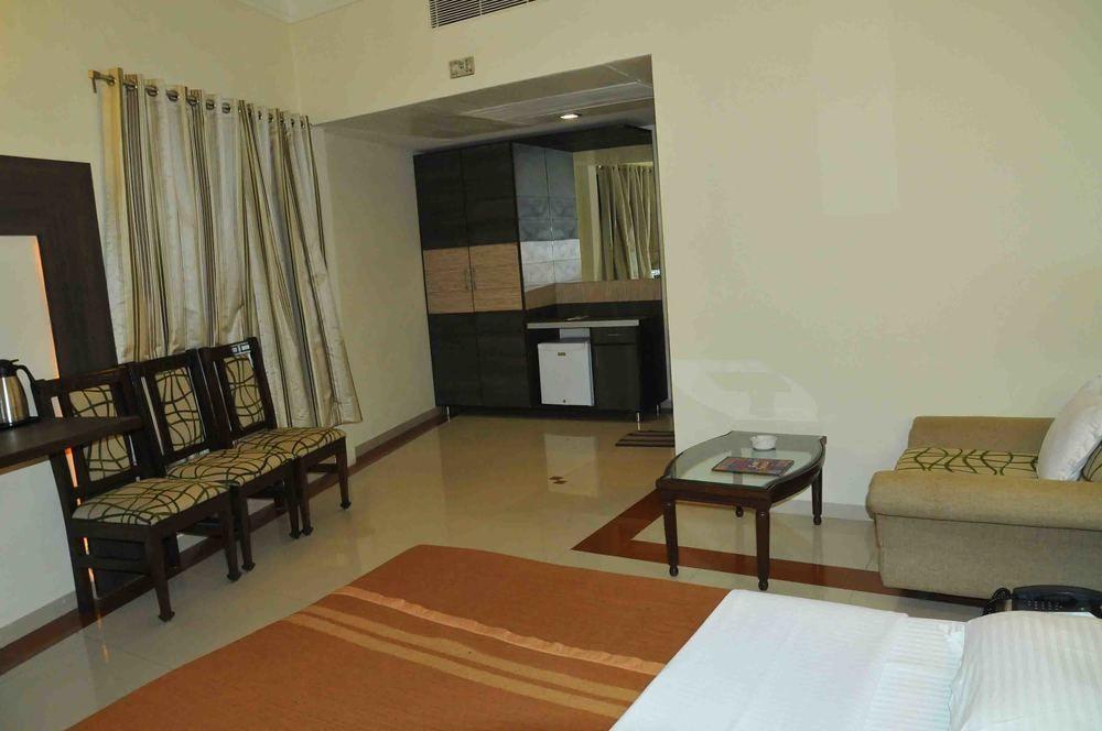 Hotel The Westend Ahmedabad Eksteriør billede