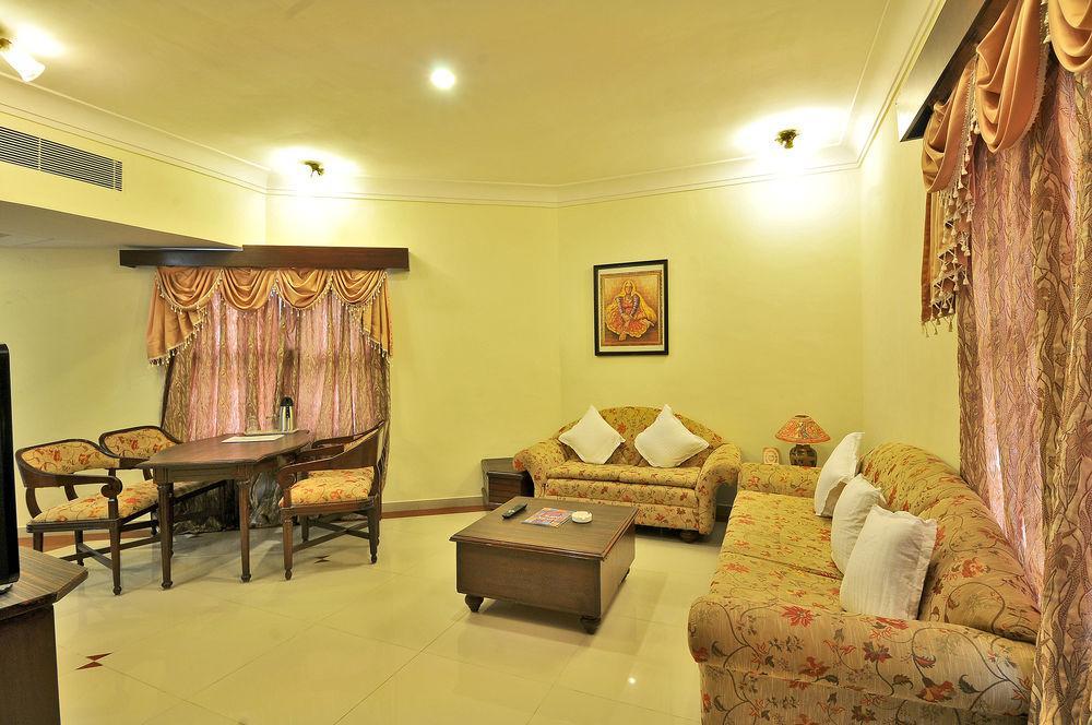 Hotel The Westend Ahmedabad Eksteriør billede