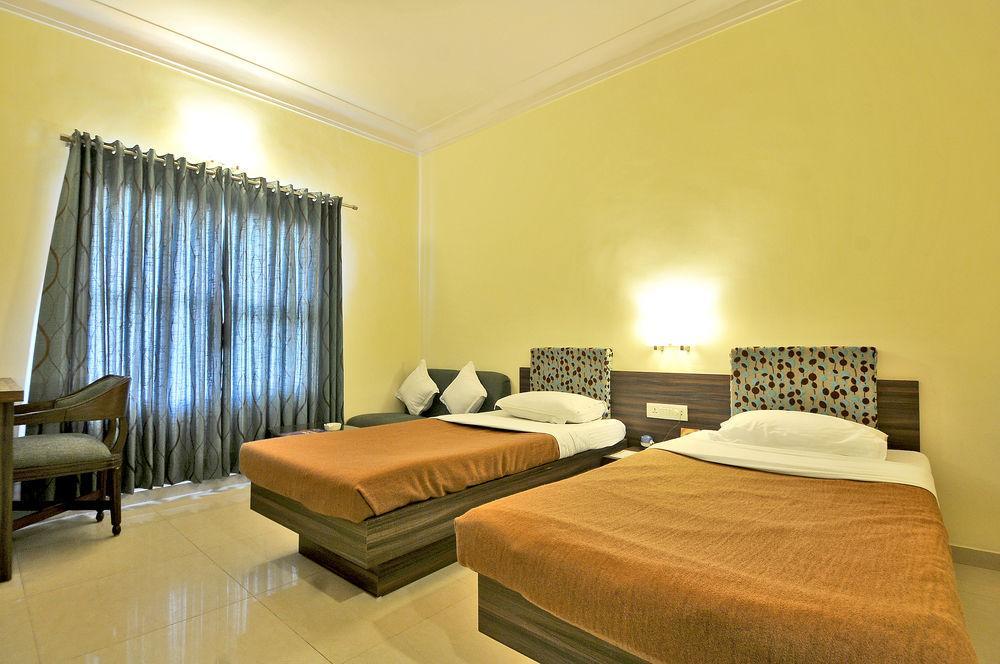 Hotel The Westend Ahmedabad Eksteriør billede