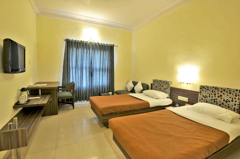 Hotel The Westend Ahmedabad Eksteriør billede