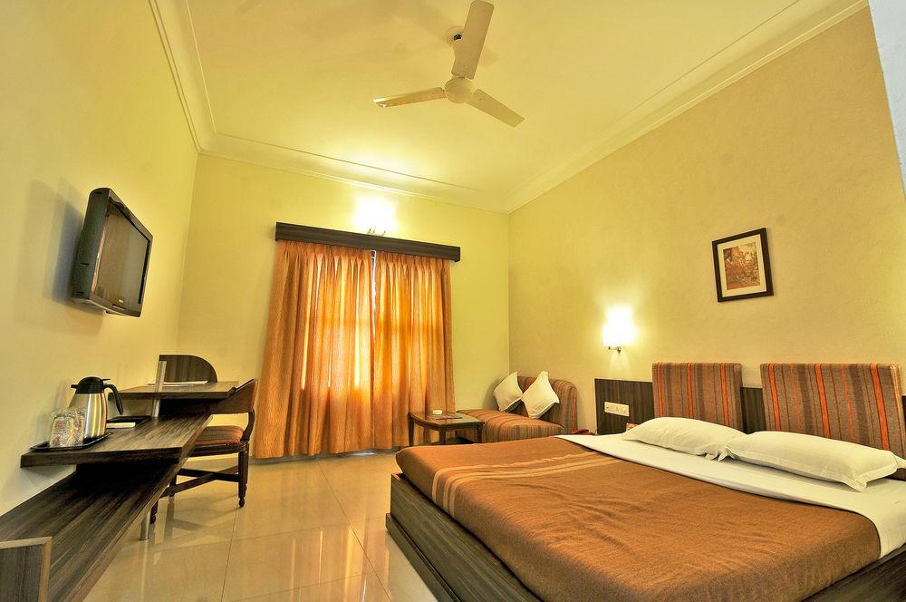 Hotel The Westend Ahmedabad Eksteriør billede