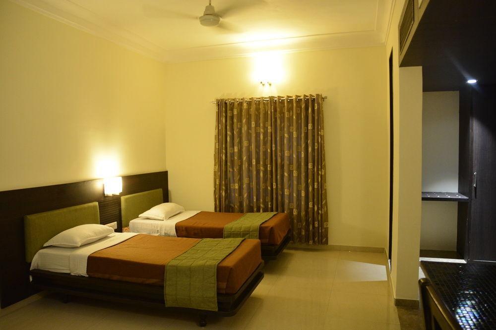 Hotel The Westend Ahmedabad Eksteriør billede