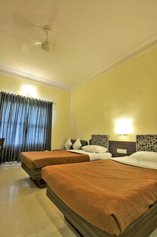 Hotel The Westend Ahmedabad Eksteriør billede