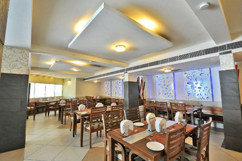 Hotel The Westend Ahmedabad Eksteriør billede