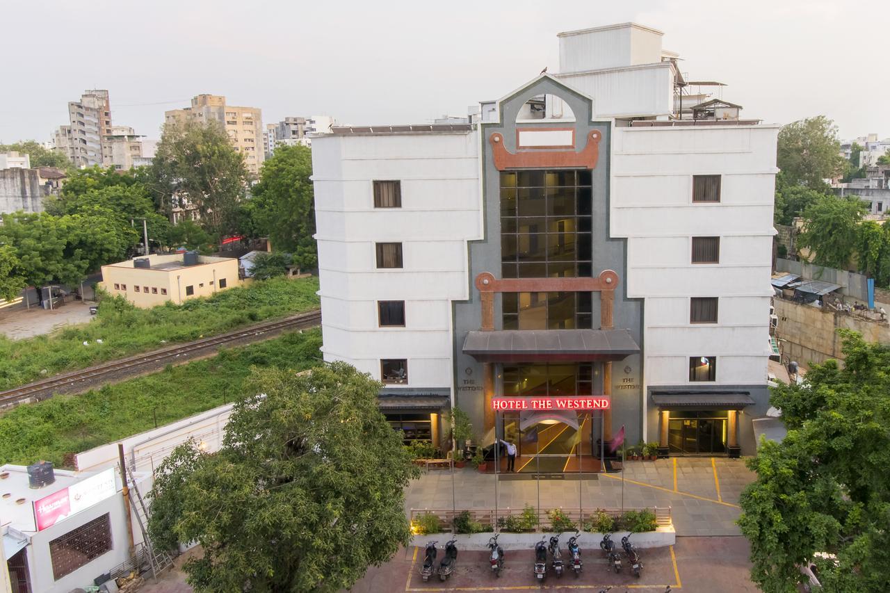 Hotel The Westend Ahmedabad Eksteriør billede