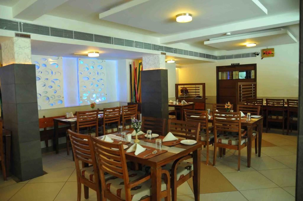 Hotel The Westend Ahmedabad Eksteriør billede