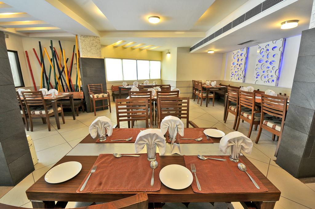 Hotel The Westend Ahmedabad Eksteriør billede